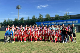 篮球湖人球员训练结束后状态恢复良好（湖人队训练后，球员状态恢复理想）