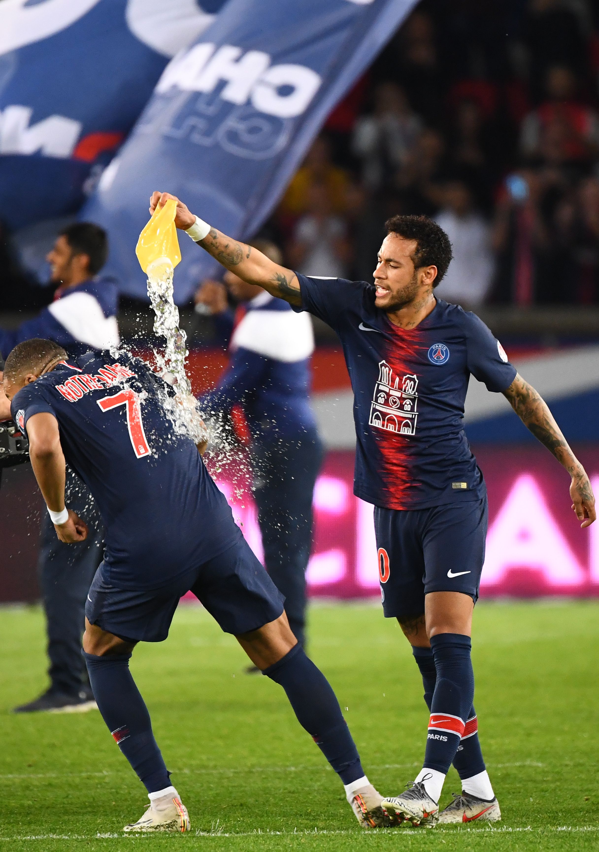 威少21分11助攻约基奇44分13篮板 国王绝地反击终结八连败（威少21分11助 约基奇44分13板 国王上演大逆转终结八连败）