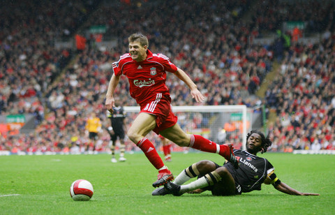 在空中直上直下：福法纳对阵巴萨个人集锦（腾空制霸：福法纳对阵巴萨高光时刻）