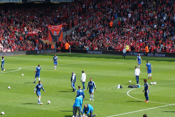 融于池畔，简于形制；瑞典高尔夫球场度假木屋设计