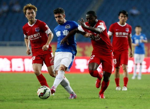 天空体育：姆巴佩能否出战曼城存疑，几小时前他刚接受了治疗（天空体育：姆巴佩数小时前刚接受治疗，出战曼城成疑）