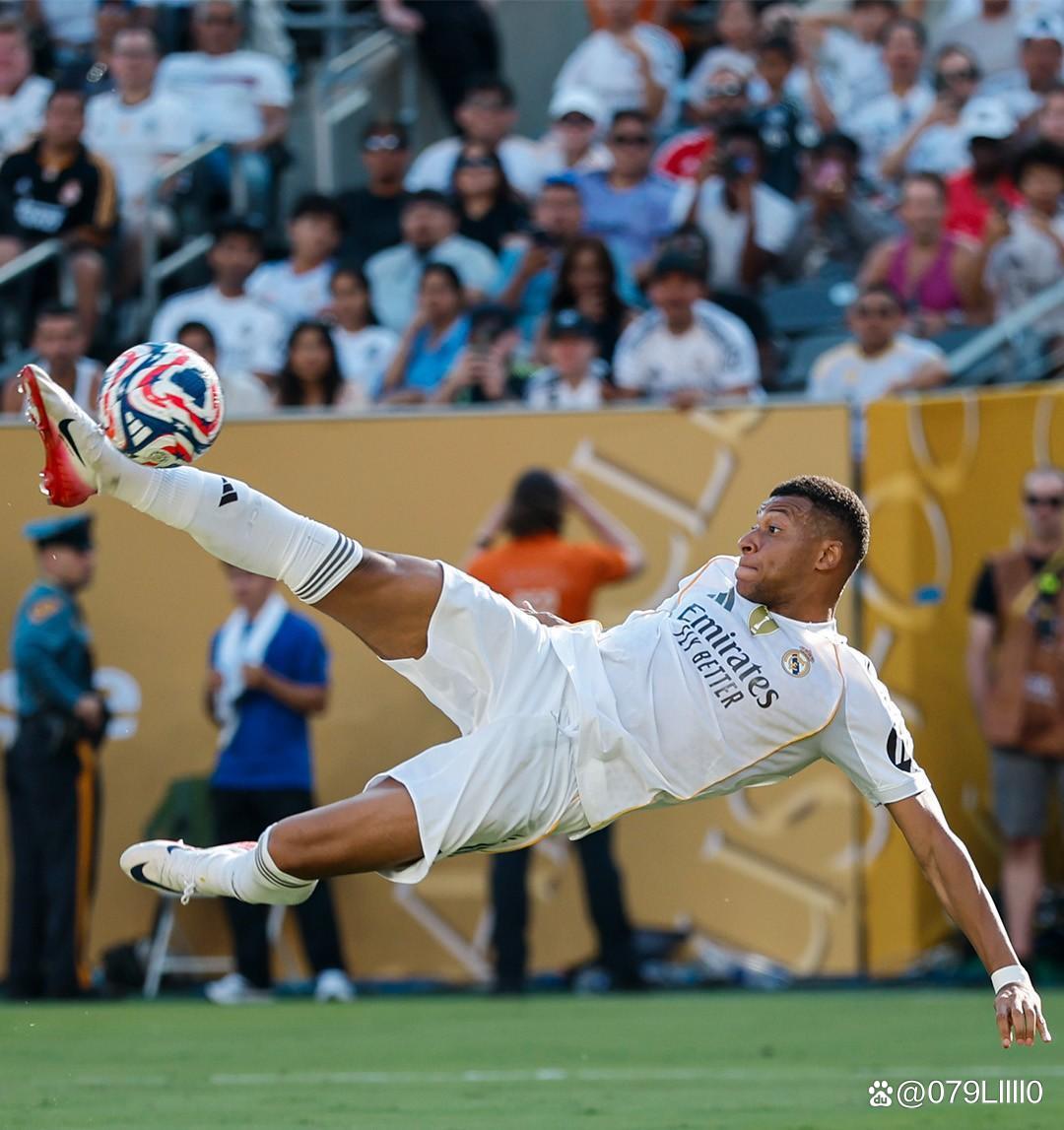 2025中足联颁奖会：泰山外援卡扎伊什维利获中超最佳球员（2025中足联颁奖典礼：泰山外援卡扎伊什维利荣膺中超最佳球员）