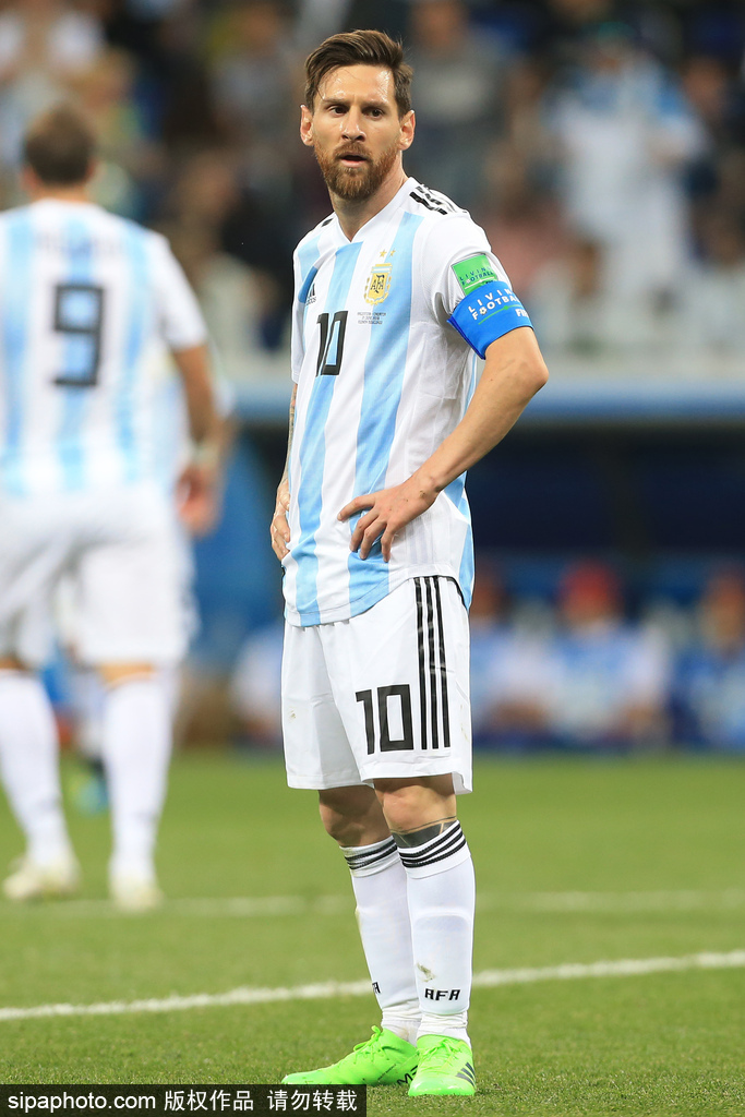 2025中足联颁奖：辽宁铁人队刘伟国当选中甲赛季最佳门将（中足联2025颁奖礼：辽宁铁人刘伟国荣膺中甲赛季最佳门将）