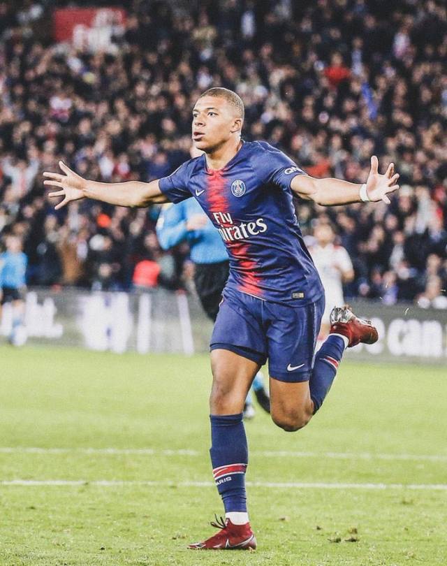 图片报：法比奥-席尔瓦渴望参加世界杯，正推动冬窗离开多特（图片报：为争世界杯席位，法比奥-席尔瓦正推动冬窗离开多特）