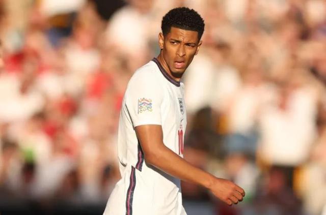 过往欧冠14次出现单赛季前6战全胜球队，最终仅2队夺冠（欧冠史上曾14次出现单季前6战全胜球队，最终仅两队问鼎冠军）