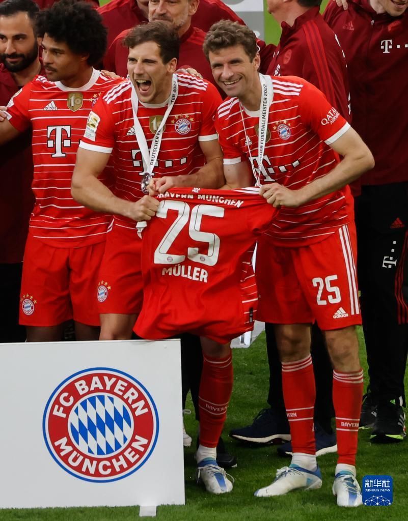 赫内斯谈拜仁明年目标：国内双冠王，在欧冠尽可能走远一些（赫内斯：拜仁明年剑指国内双冠，欧冠力争走得更远）