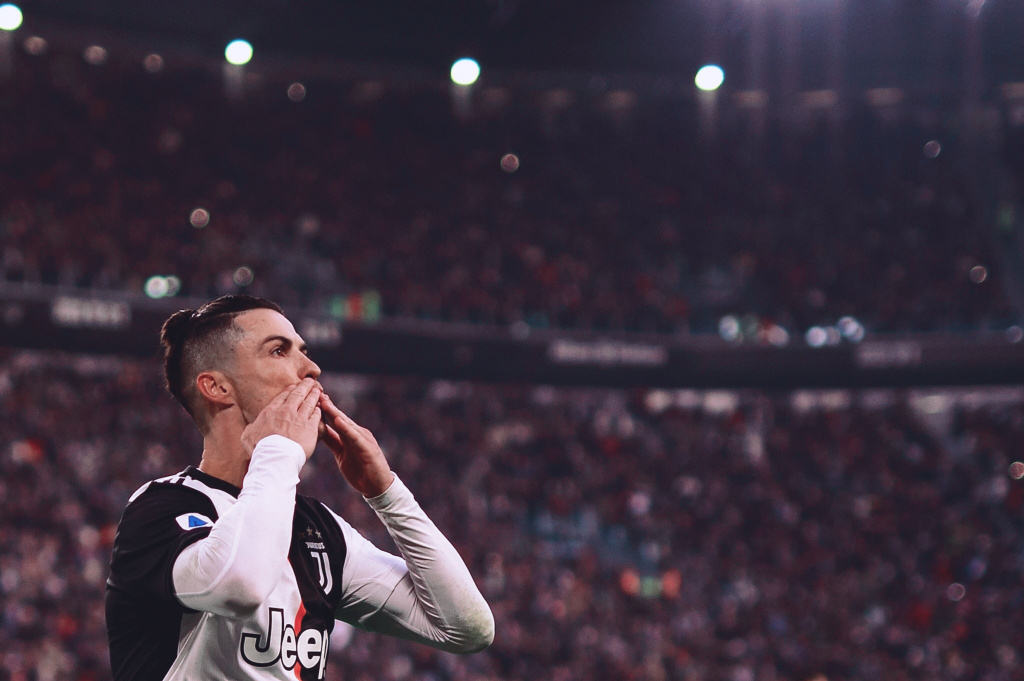 哈登率快船在常规赛中单挑魔术，连续4场得分超28分，但球队仍落后较大。（哈登率快船常规赛对阵魔术，连4场28+仍难阻球队大比分落后）